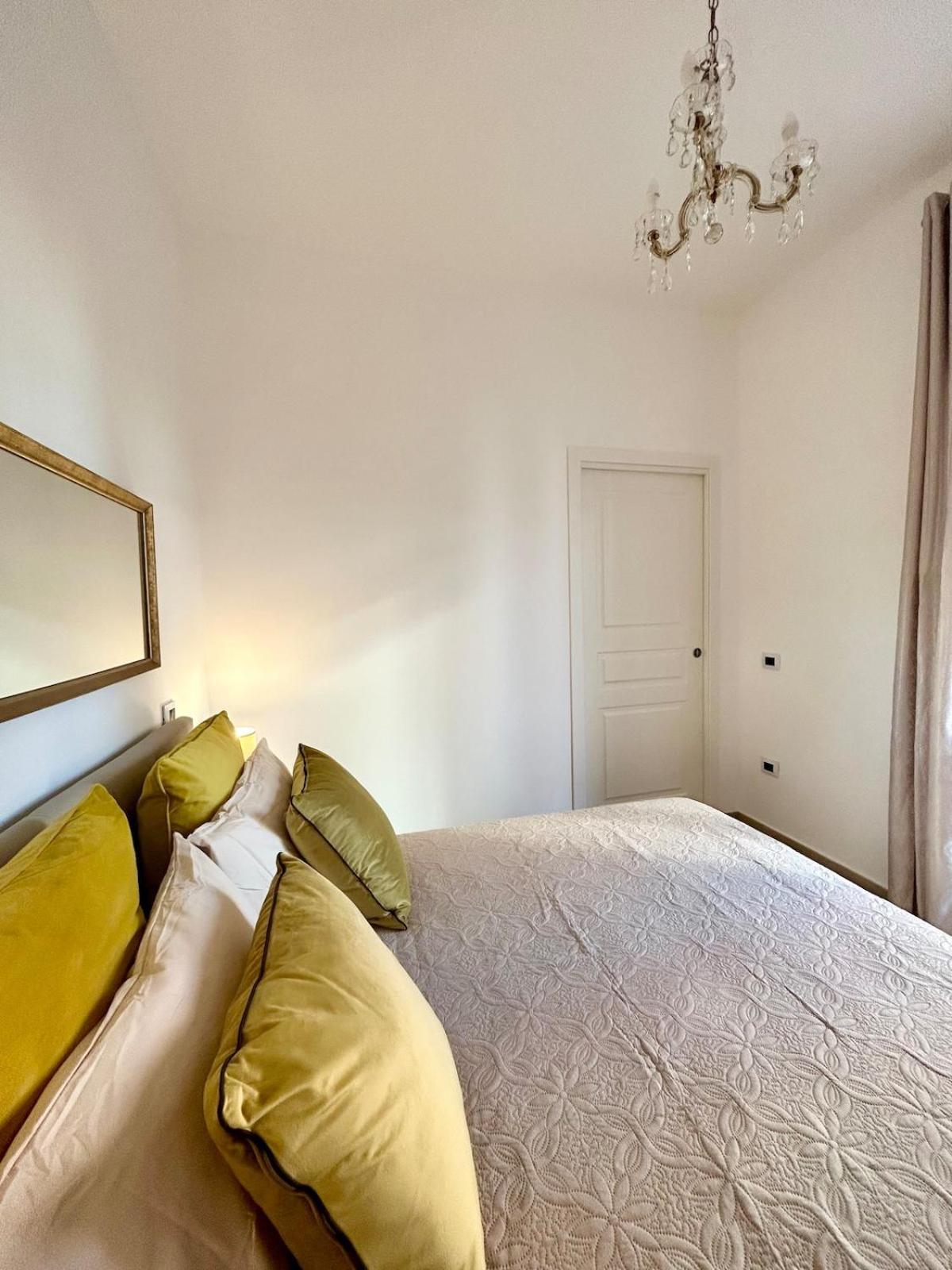 Boutique In Apartment *